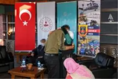 İkna edilen örgüt mensubu ailesiyle buluştu İkna edilen örgüt mensubu ailesiyle buluştu