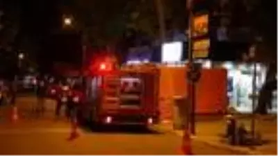 Son dakika haber! İntihara kalkışan kişiyi Emniyet Müdürü ikna etti, meraklı kalabalık film gibi izledi Son dakika haber! İntihara kalkışan kişiyi Emniyet Müdürü ikna etti, meraklı kalabalık film gibi izledi