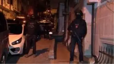 Son dakika haberi: İstanbul'da 8 ilçede DEAŞ ve HTŞ'ye operasyon: Çok sayıda şüpheli gözaltında Son dakika haberi: İstanbul'da 8 ilçede DEAŞ ve HTŞ'ye operasyon: Çok sayıda şüpheli gözaltında