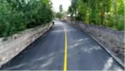 Kaymakam Mehmetbeyoğlu ve Milletvekili Arvas asfalt çalışmalarını inceledi Kaymakam Mehmetbeyoğlu ve Milletvekili Arvas asfalt çalışmalarını inceledi