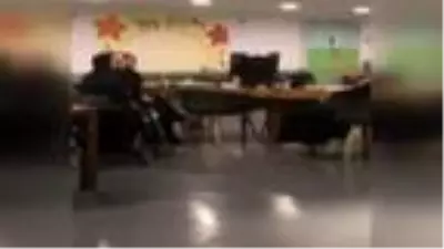 Maske takmadılar diye kendilerini uyaran çocuğu darp eden kadınlar kamerada! Maske takmadılar diye kendilerini uyaran çocuğu darp eden kadınlar kamerada!