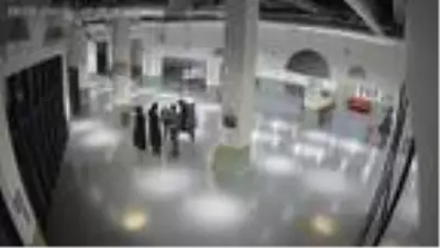 Maske takmadılar diye kendilerini uyaran çocuğu darp eden kadınlar kamerada! Maske takmadılar diye kendilerini uyaran çocuğu darp eden kadınlar kamerada!