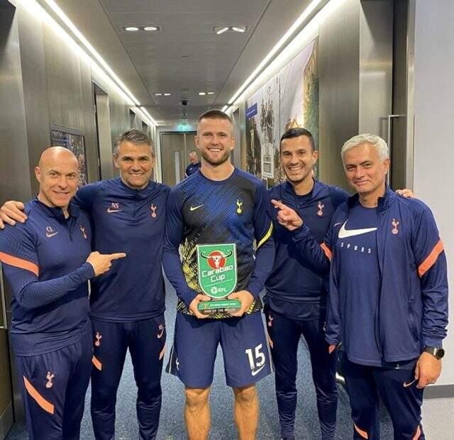 Mourinho, maçı bırakıp tuvalete giden Eric Dier'ın peşinden giderek sahaya getirdi