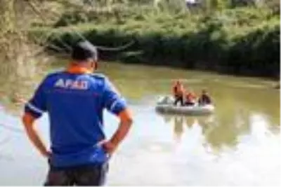 Sakarya Nehri'nde kaybolan Talha'yı arama çalışması sürüyor Sakarya Nehri'nde kaybolan Talha'yı arama çalışması sürüyor