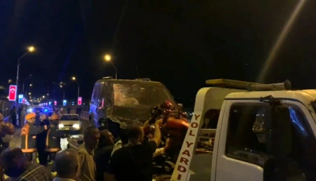 Son dakika genel: Şanlıurfa'da trafik kazası: Hafif ticari aracın çarptığı motosiklet sürücüsü ağır yaralandı