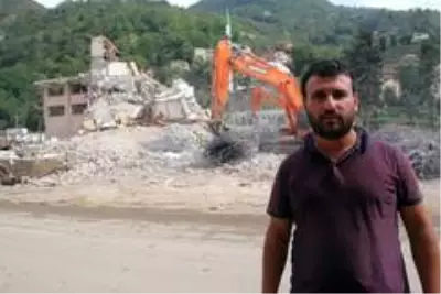 Sel sonrası yıkım için geldikleri ilçede psikolojik yıkımı yaşadılar Sel sonrası yıkım için geldikleri ilçede psikolojik yıkımı yaşadılar