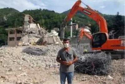 Sel sonrası yıkım için geldikleri ilçede psikolojik yıkımı yaşadılar Sel sonrası yıkım için geldikleri ilçede psikolojik yıkımı yaşadılar