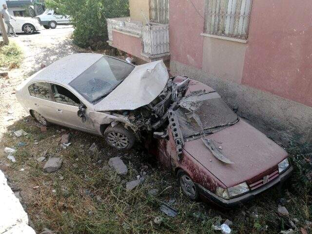 Sürücünün sollama isteği faciayla son buldu: 2 otomobile, 1 yayaya çarptı