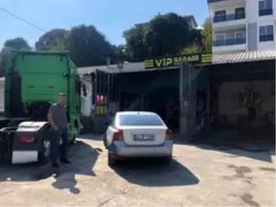 Çalışandan patronu çılgına çeviren şaka: 2.500 liralık stop lambasını söktü, Çalışandan patronu çılgına çeviren şaka: 2.500 liralık stop lambasını söktü,