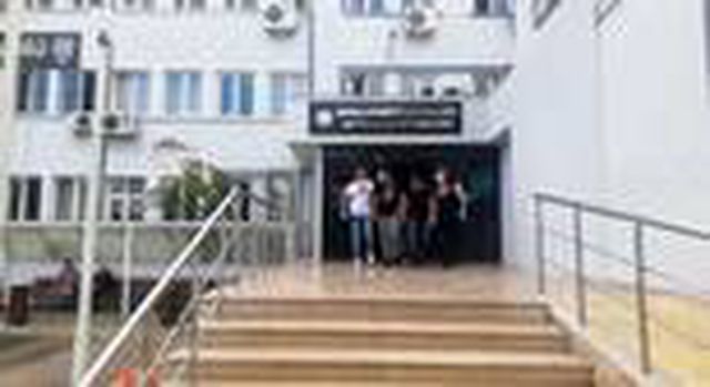 Travestiyi hamama götürüp gusül abdesti aldırıp üstüne bir de yemin ettirdiler