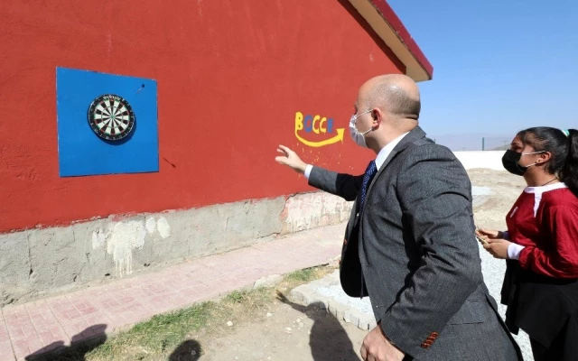 Ağrı Valisi Varol, yenilenen Karakent İlk-Ortaokulu'nun açılışına katıldı
