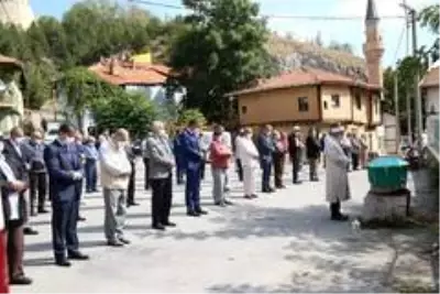Araştırmacı-Yazar Mustafa Kalyon toprağa verildi Araştırmacı-Yazar Mustafa Kalyon toprağa verildi