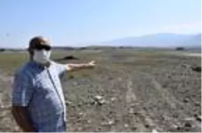 Baraj gölünde sular çekildi, köy kalıntıları gün yüzüne çıktı