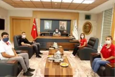 Başkan Bulut başarılı sporcuyu kabul etti Başkan Bulut başarılı sporcuyu kabul etti