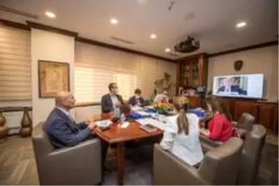 Başkan Soyer'den 2021 Belediye Başkanları Zirvesi'ne davet Başkan Soyer'den 2021 Belediye Başkanları Zirvesi'ne davet