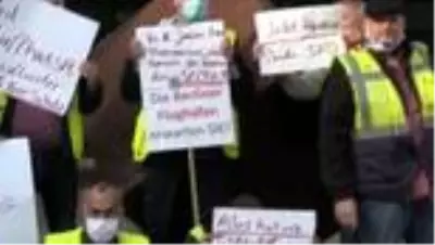 Berlin'deki Tegel Havalimanı çalışanlarından 'işimi istiyorum' protestosu Berlin'deki Tegel Havalimanı çalışanlarından 'işimi istiyorum' protestosu