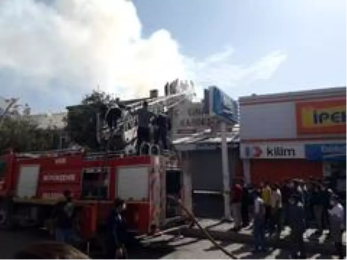 Çaldıran'da korkutan yangın
