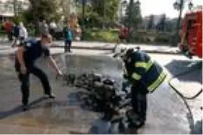 Son dakika haber: Ceza kesilen ehliyetsiz sürücü, motosikletini yaktı Son dakika haber: Ceza kesilen ehliyetsiz sürücü, motosikletini yaktı