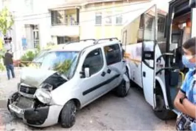 Seyir halindeyken kalp krizi geçiren sürücü, 3 araca çarpıp hayatını kaybetti Seyir halindeyken kalp krizi geçiren sürücü, 3 araca çarpıp hayatını kaybetti