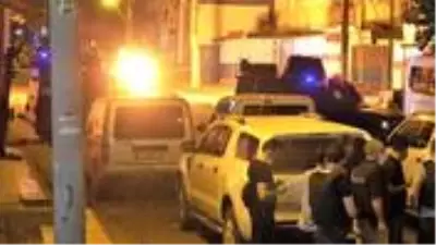 Diyarbakır'da 3 farklı noktada bomba alarmı polisi harekete geçirdi Diyarbakır'da 3 farklı noktada bomba alarmı polisi harekete geçirdi