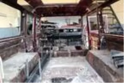 Bulduğu eski cipleri yenileyerek ilk günkü haline getiriyor Bulduğu eski cipleri yenileyerek ilk günkü haline getiriyor