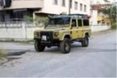 Bulduğu eski cipleri yenileyerek ilk günkü haline getiriyor Bulduğu eski cipleri yenileyerek ilk günkü haline getiriyor