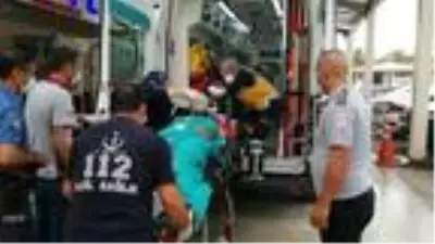 Arkadaşlık teklifini reddeden kasiyer kadını çalıştığı markette vurup, ardından intihar girişiminde bulundu Arkadaşlık teklifini reddeden kasiyer kadını çalıştığı markette vurup, ardından intihar girişiminde bulundu