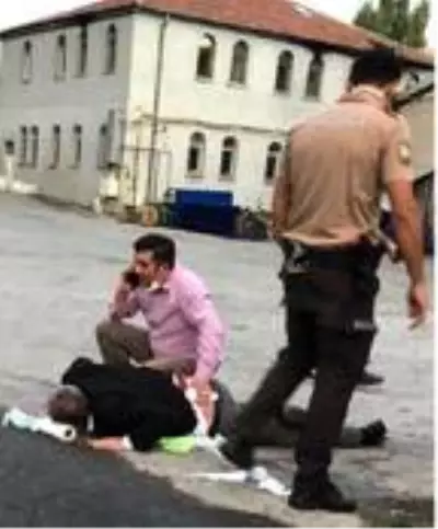Her şeyden habersiz evine giden işçi, sokak ortasında sırtından vuruldu Her şeyden habersiz evine giden işçi, sokak ortasında sırtından vuruldu