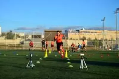Futbolculara akademik dokunuş Futbolculara akademik dokunuş