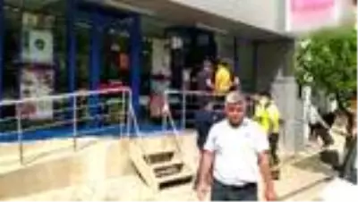 Son dakika haberi | Hakkında uzaklaştırma kararı aldıran market çalışanı kadını iş yerinde öldüren zanlı intihara... Son dakika haberi | Hakkında uzaklaştırma kararı aldıran market çalışanı kadını iş yerinde öldüren zanlı intihara...