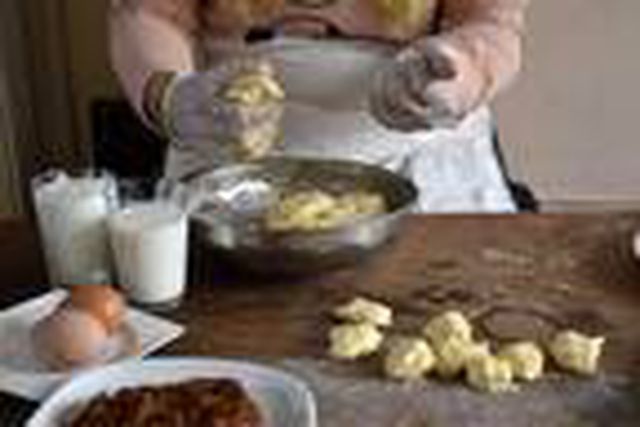Kayısılı baklava işine giren kadın girişimci, talebe yetişemiyor