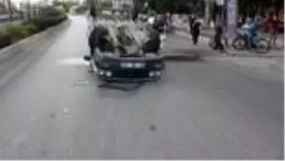 Kazazedelere ilk müdahaleyi kazaya karışan diğer aracın hemşire sürücüsü yaptı Kazazedelere ilk müdahaleyi kazaya karışan diğer aracın hemşire sürücüsü yaptı