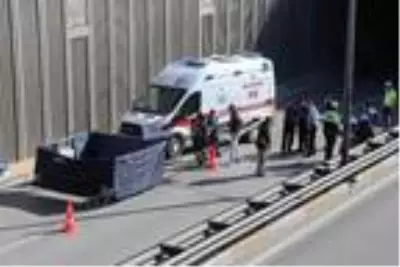 Köprüden atladıktan sonra üzerinden kamyonet geçen genç, yaşamını yitirdi Köprüden atladıktan sonra üzerinden kamyonet geçen genç, yaşamını yitirdi