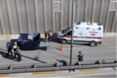 Köprüden atladıktan sonra üzerinden kamyonet geçen genç, yaşamını yitirdi Köprüden atladıktan sonra üzerinden kamyonet geçen genç, yaşamını yitirdi