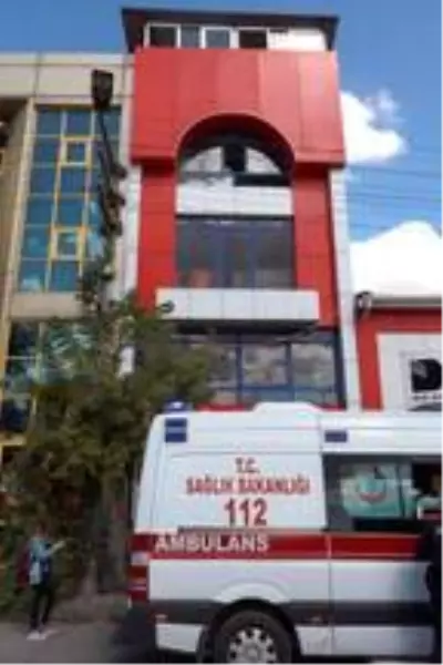 Mobilya mağazasında asansör boşluğundan düşen İranlı müşteri ağır yaralandı Mobilya mağazasında asansör boşluğundan düşen İranlı müşteri ağır yaralandı