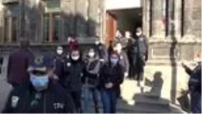 Son dakika haberi... HDP Kars Belediye Başkan yardımcıları gözaltına alındı Son dakika haberi... HDP Kars Belediye Başkan yardımcıları gözaltına alındı