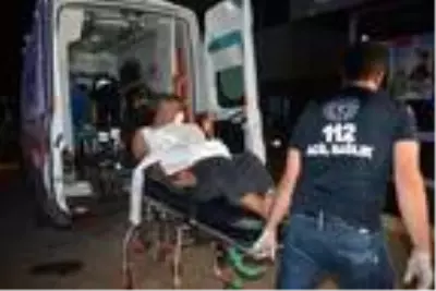 Oğlunu darbettiği gerekçesiyle kahvehaneciyle konuşmaya giden polis memuru bıçaklandı Oğlunu darbettiği gerekçesiyle kahvehaneciyle konuşmaya giden polis memuru bıçaklandı