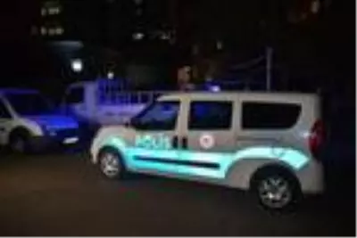 Oğlunu darbettiği gerekçesiyle kahvehaneciyle konuşmaya giden polis memuru bıçaklandı Oğlunu darbettiği gerekçesiyle kahvehaneciyle konuşmaya giden polis memuru bıçaklandı