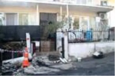Sarıyer'de koca dehşeti: Eşinin sığındığı baba evine aracıyla defalarca çarptı Sarıyer'de koca dehşeti: Eşinin sığındığı baba evine aracıyla defalarca çarptı