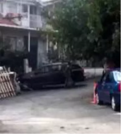Sarıyer'de koca dehşeti: Eşinin sığındığı baba evine aracıyla defalarca çarptı Sarıyer'de koca dehşeti: Eşinin sığındığı baba evine aracıyla defalarca çarptı