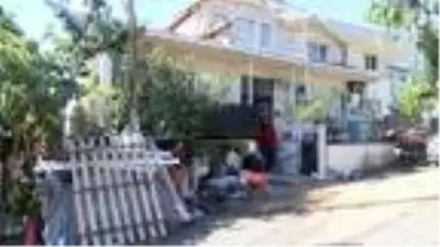 Sarıyer'de koca dehşeti: Eşinin sığındığı baba evine aracıyla defalarca çarptı Sarıyer'de koca dehşeti: Eşinin sığındığı baba evine aracıyla defalarca çarptı