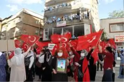 Şırnak annelerinin HDP önündeki eylemi 4'üncü haftasında Şırnak annelerinin HDP önündeki eylemi 4'üncü haftasında