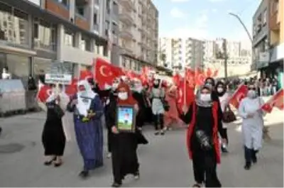 Şırnak annelerinin HDP önündeki eylemi 4'üncü haftasında Şırnak annelerinin HDP önündeki eylemi 4'üncü haftasında