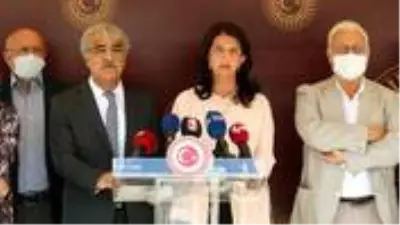 Son Dakika! TBMM'nin açılış törenine katılmama kararı alan HDP'li vekiller meclis bahçesinde oturma eylemi başlattı Son Dakika! TBMM'nin açılış törenine katılmama kararı alan HDP'li vekiller meclis bahçesinde oturma eylemi başlattı