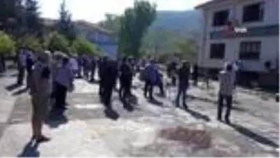 Son dakika... Sosyal mesafeli ÇED toplantısında gergin anlar yaşandı Son dakika... Sosyal mesafeli ÇED toplantısında gergin anlar yaşandı