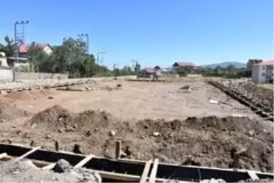 Tatvan'da 3 adet semt sahası yapılıyor Tatvan'da 3 adet semt sahası yapılıyor