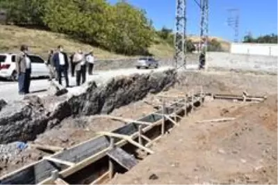 Tatvan'da 3 adet semt sahası yapılıyor Tatvan'da 3 adet semt sahası yapılıyor