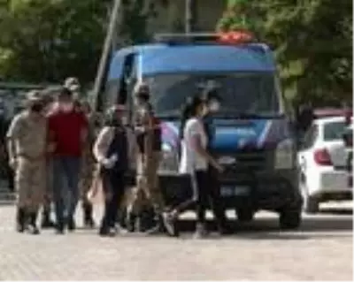 Mide bulandıran olay! 4 kişi, 16 yaşındaki kıza cinsel istismarda bulunup hamile bıraktı Mide bulandıran olay! 4 kişi, 16 yaşındaki kıza cinsel istismarda bulunup hamile bıraktı