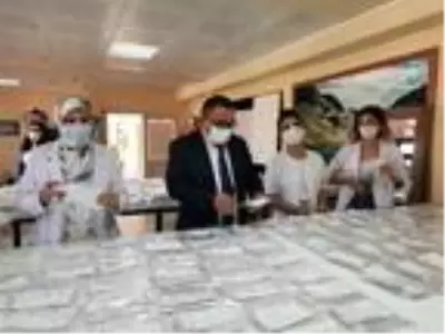 Tunceli'de usta öğreticiler, öğrenciler için 30 bin maske üretti Tunceli'de usta öğreticiler, öğrenciler için 30 bin maske üretti