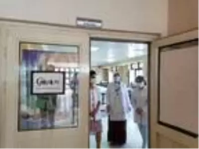 Tunceli'de usta öğreticiler, öğrenciler için 30 bin maske üretti Tunceli'de usta öğreticiler, öğrenciler için 30 bin maske üretti